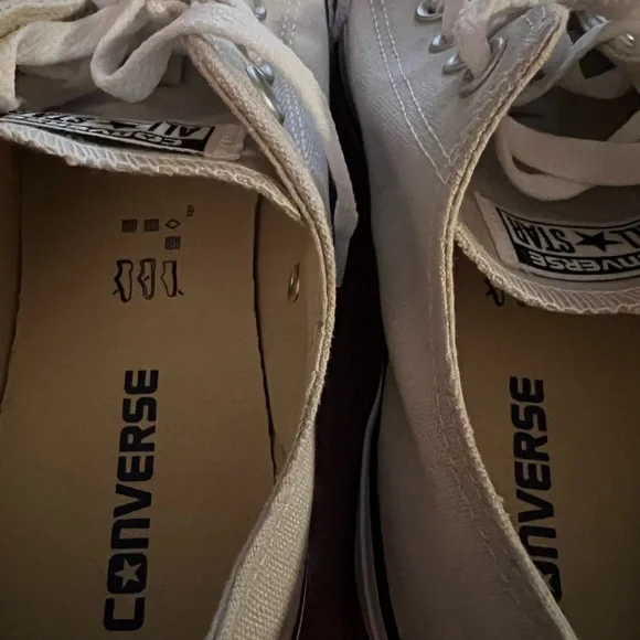 EUC Women’s Converse Off-White Canvas Sneakers, 10 - Picture 9 of 9